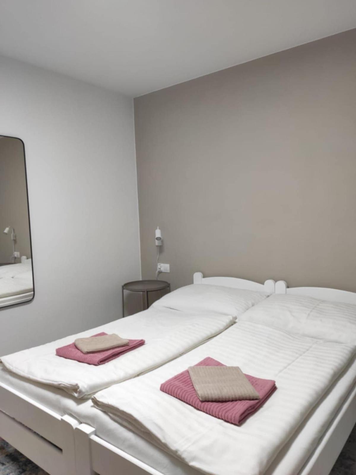 Privat Julia Hotel Vrbov Exterior photo