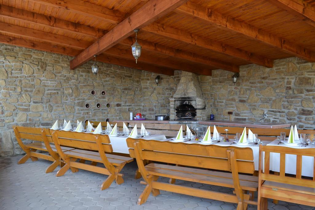 Privat Julia Hotel Vrbov Exterior photo